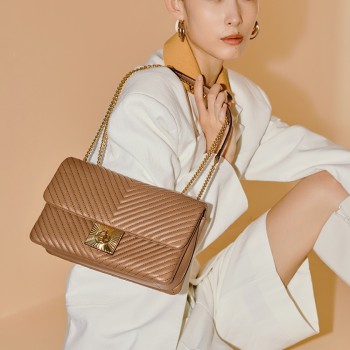 One-shoulder slung chain underarm bag